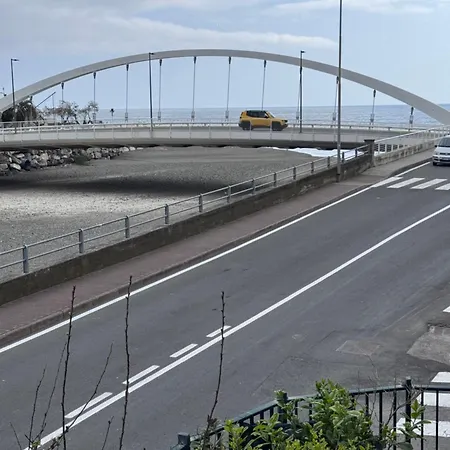Popii Al Mare In Storica Fronte Mare Con Wifi E Aria Condizionata, Arredamenti Di Pregio E Giardino Parcheggio A Pagamento Su Richiesta *