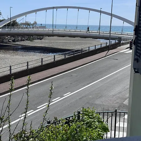 Popii Al Mare In Storica Fronte Mare Con Wifi E Aria Condizionata, Arredamenti Di Pregio E Giardino Parcheggio A Pagamento Su Richiesta