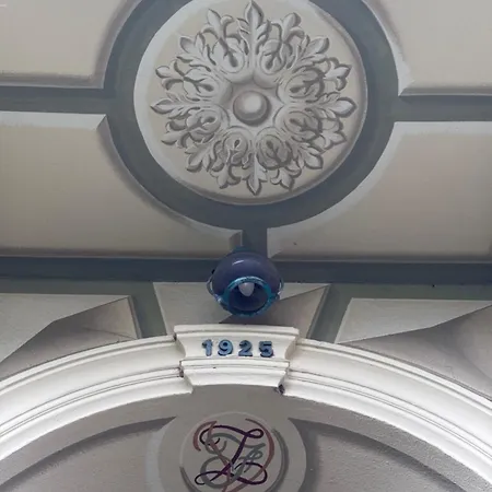 Popii Al Mare In Storica Fronte Mare Con Wifi E Aria Condizionata, Arredamenti Di Pregio E Giardino Parcheggio A Pagamento Su Richiesta