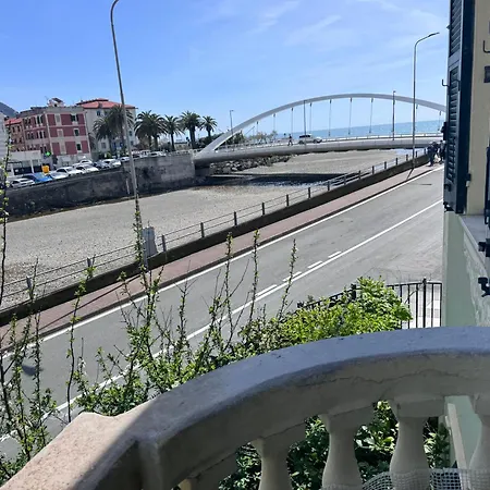 Popii Al Mare In Storica Fronte Mare Con Wifi E Aria Condizionata, Arredamenti Di Pregio E Giardino