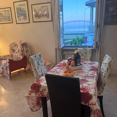 빌라 Popii Al Mare In Storica Fronte Mare Con Wifi E Aria Condizionata, Arredamenti Di Pregio E Giardino Parcheggio A Pagamento Su Richiesta *